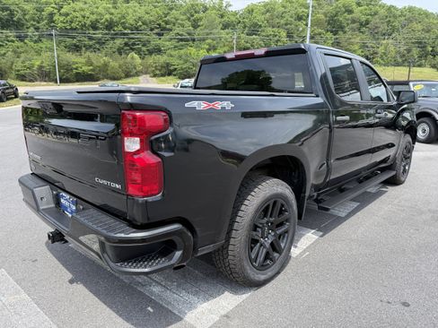 Used 2022 Chevrolet Silverado 1500 Custom AWD/4WD image 5