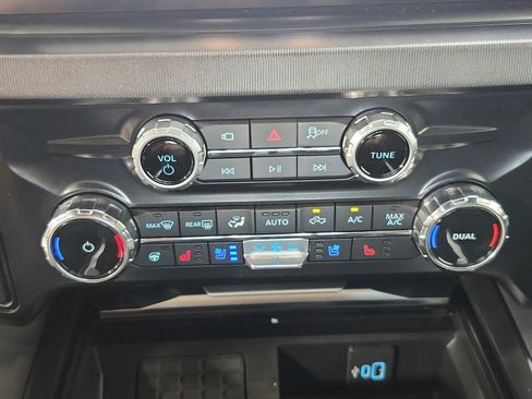 Used 2026 Ford F450 Platinum w/ FX4 Off-Road Package AWD/4WD image 26