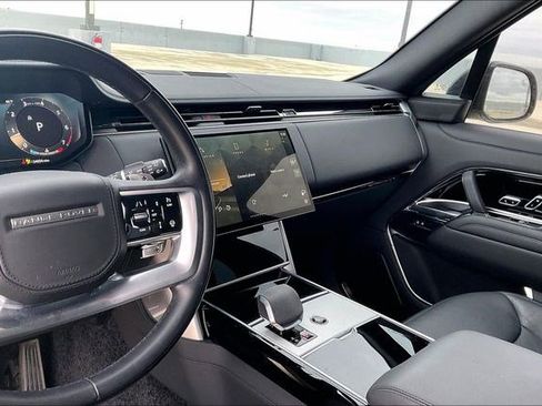 Used 2024 Land Rover Range Rover Long Wheelbase SE image 8