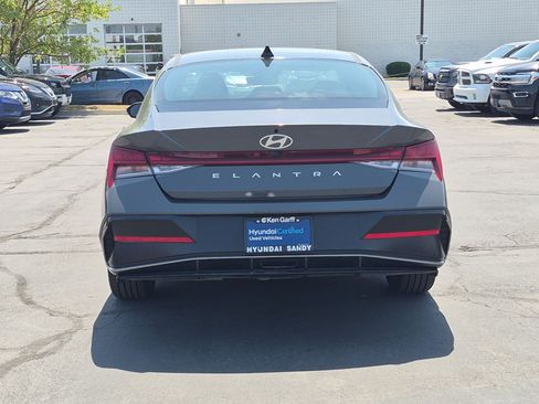 Certified 2025 Hyundai Elantra SEL FWD image 5