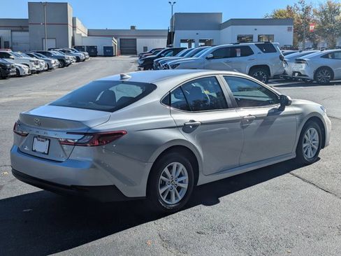 Used 2025 Toyota Camry LE image 7