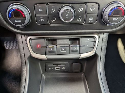 Used 2022 GMC Terrain Denali image 19