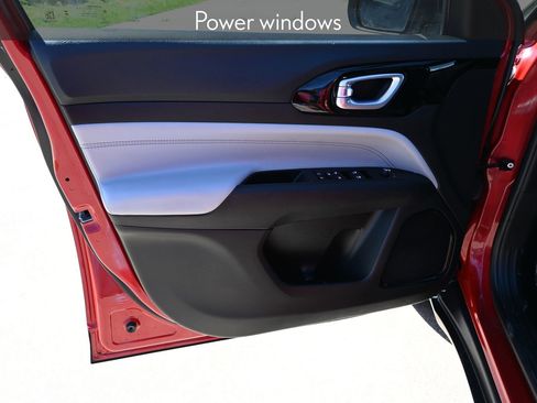 Used 2024 Jeep Compass Limited image 9