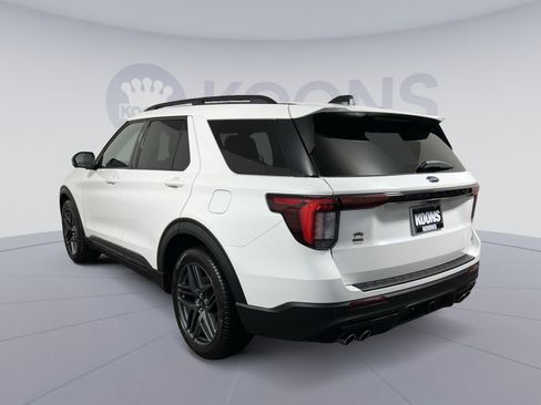 Used 2025 Ford Explorer ST image 4