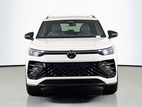 New 2026 Volkswagen Tiguan SE R-Line AWD/4WD image 2