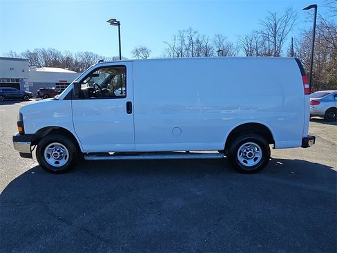 Used 2024 GMC Savana 2500 w/ Driver Convenience Package image 4