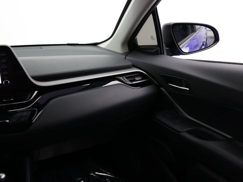 Used 2020 Toyota C-HR LE FWD image 28