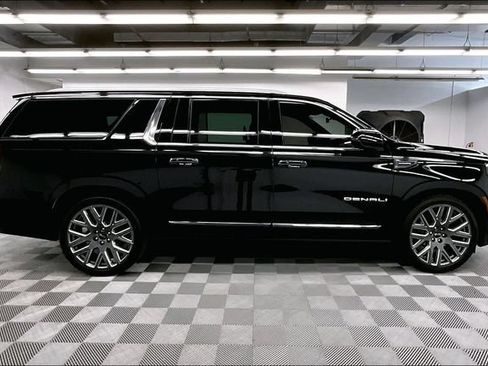 Used 2025 GMC Yukon XL Denali Ultimate w/ LPO, Floor Liner Package AWD/4WD image 15