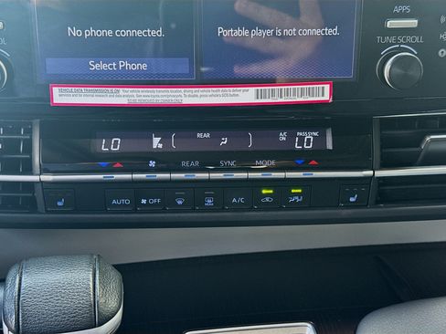 Used 2024 Toyota Sienna XLE FWD image 14