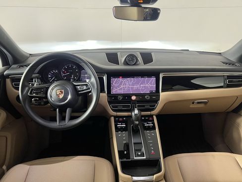 Certified 2025 Porsche Macan image 23