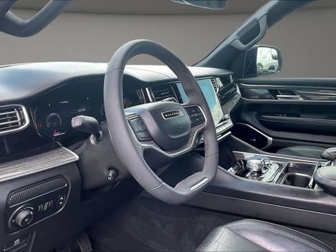 Used 2022 Jeep Wagoneer Series III w/ Premium Group I AWD/4WD image 11