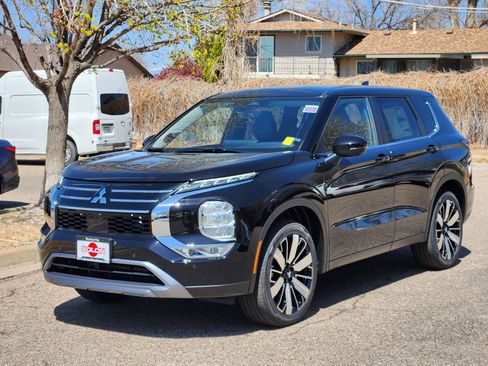 New 2025 Mitsubishi Outlander SE image 1