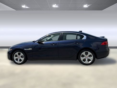Used 2018 Jaguar XE RWD image 2