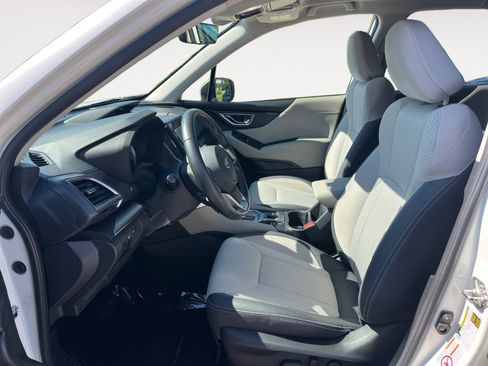 Used 2019 Subaru Forester Premium AWD/4WD image 9