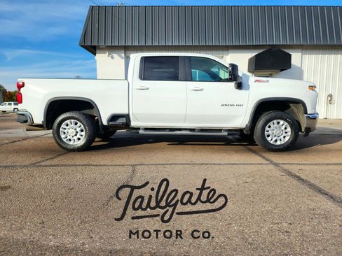 Used 2022 Chevrolet Silverado 2500 LT w/ Convenience Package AWD/4WD image 1
