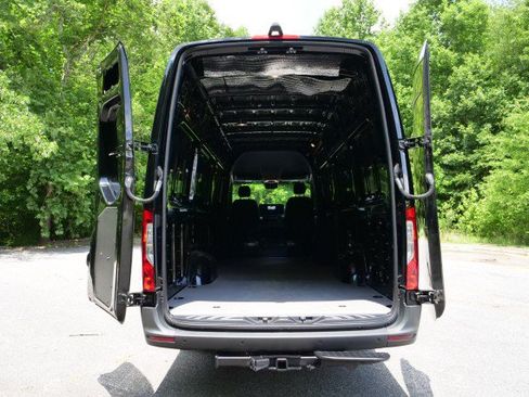 Used 2022 Mercedes-Benz Sprinter 2500 image 7