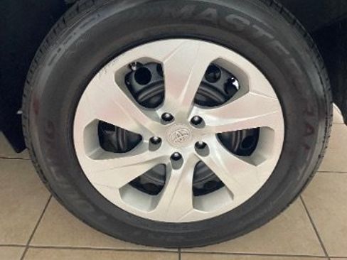 Used 2021 Toyota RAV4 LE FWD image 36