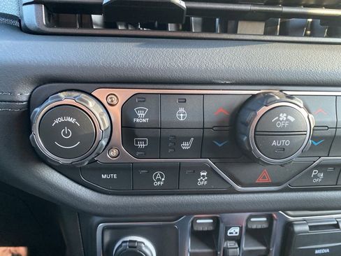 New 2026 Jeep Wrangler Unlimited Rubicon w/ Safety Group image 24