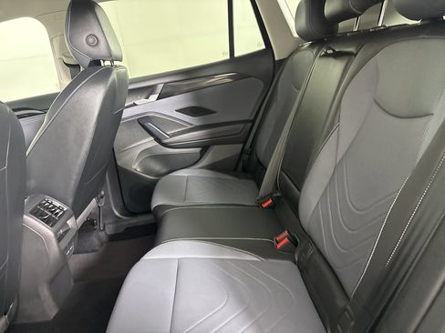 Used 2025 Volkswagen Tiguan SE AWD/4WD image 21