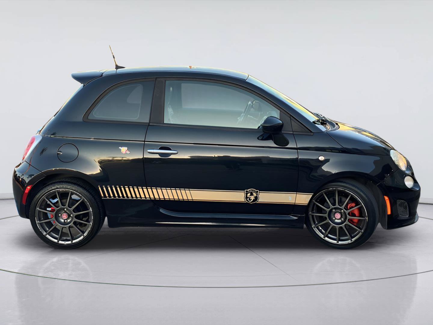 Used 2013 FIAT 500 Abarth w/ Comfort/Convenience Group FWD image 4