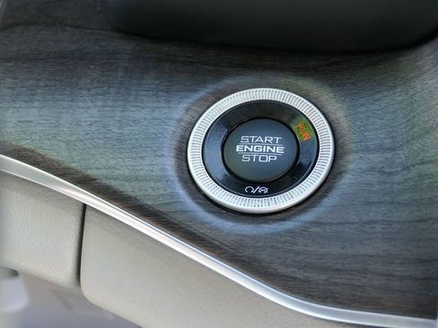 Used 2021 Jeep Grand Cherokee L Overland w/ Luxury Tech Group IV image 17