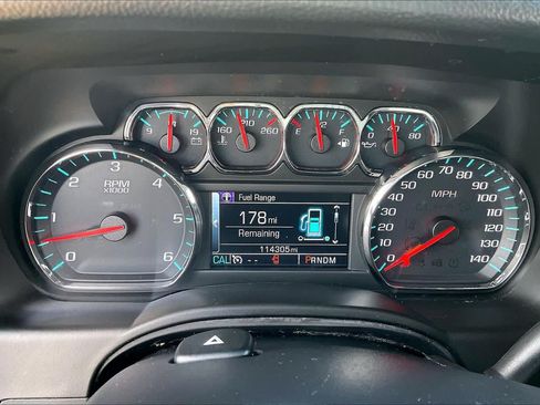 Used 2015 Chevrolet Suburban LT RWD image 24