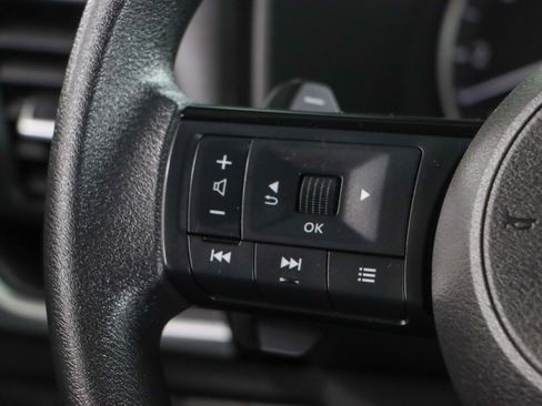 Used 2023 Nissan Rogue SV image 13