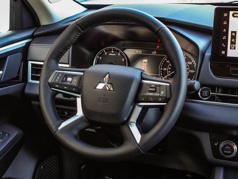 New 2026 Mitsubishi Outlander AWD image 25