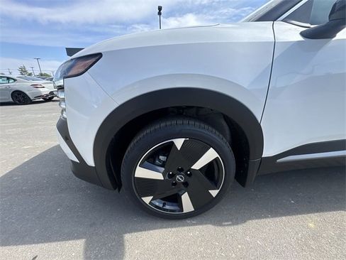 New 2025 Nissan Kicks SR w/ SR Premium Package image 10