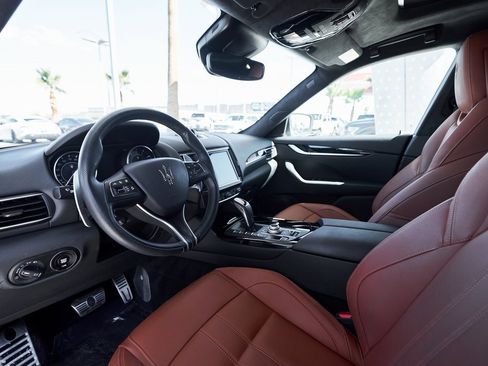 Used 2022 Maserati Levante Modena image 2