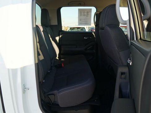 Used 2024 Nissan Frontier SV w/ Technology Package image 18