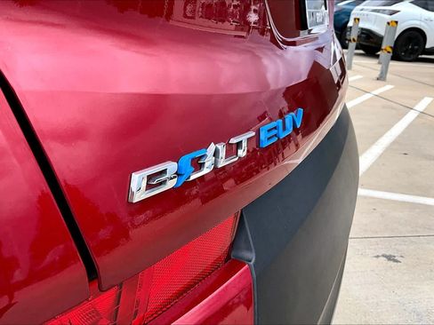 Used 2022 Chevrolet Bolt EUV LT w/ Comfort Package FWD image 29