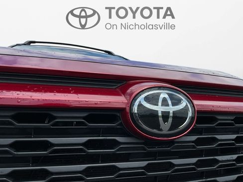 Used 2022 Toyota RAV4 XLE w/ Convenience Package image 18