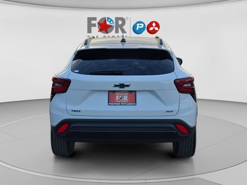 Used 2024 Chevrolet Trax RS w/ Driver Confidence Package FWD image 4