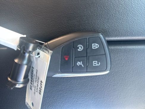 Used 2023 Buick Envision Essence image 38