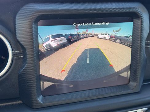 Used 2023 Jeep Wrangler Unlimited Sahara image 17