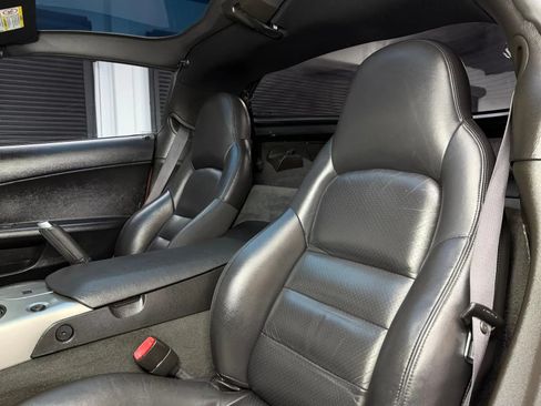 Used 2005 Chevrolet Corvette Coupe w/ Preferred Equipment Group RWD image 24