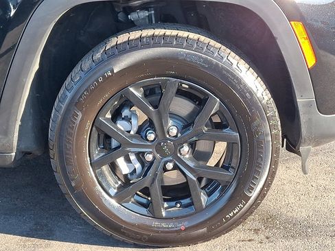 Certified 2025 Jeep Grand Cherokee Altitude image 8