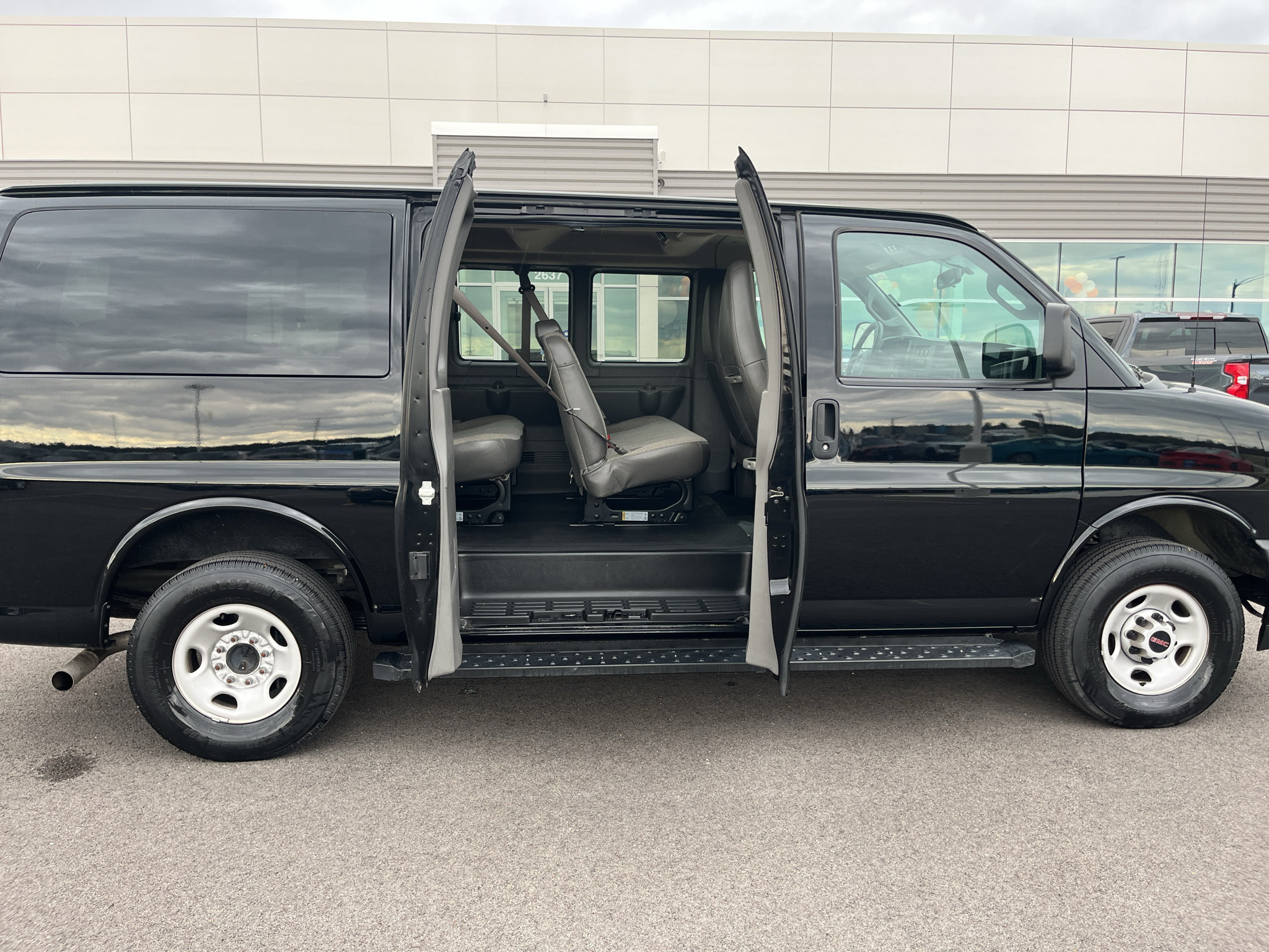Used 2022 GMC Savana 2500 LS RWD image 10