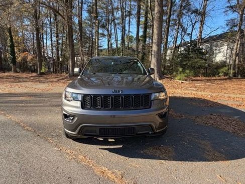 Used 2020 Jeep Grand Cherokee Altitude image 17
