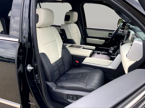 Used 2024 Toyota Sequoia Capstone AWD/4WD image 9