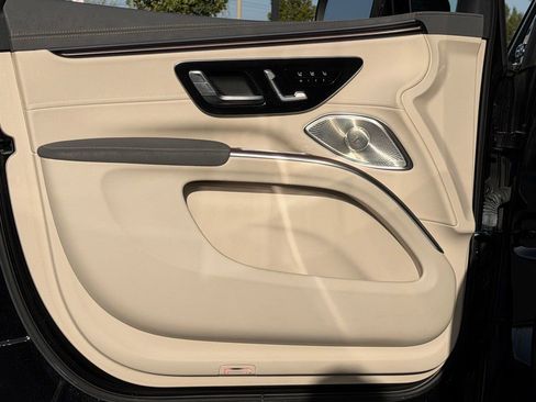 Used 2023 Mercedes-Benz EQS 580 4MATIC SUV image 17