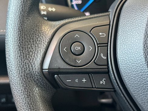 Used 2025 Toyota RAV4 XLE AWD/4WD image 27
