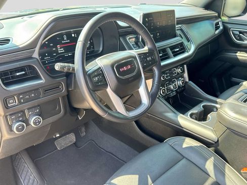 Used 2023 GMC Yukon SLT AWD/4WD image 2