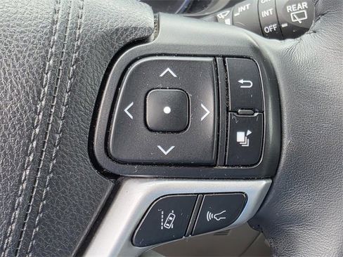 Used 2019 Toyota Highlander XLE image 30