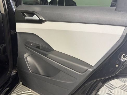 Used 2023 Volkswagen Taos SE w/ Panoramic Sunroof Package image 27