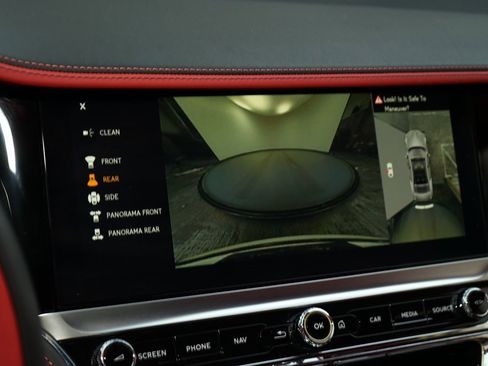 Used 2021 Bentley Flying Spur V8 image 18