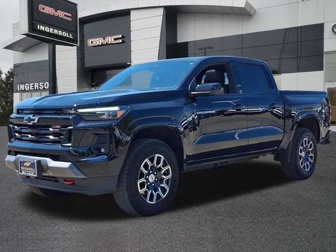 Used 2025 Chevrolet Colorado Z71 w/ Technology Package AWD/4WD image 32