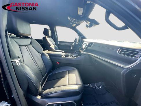 Used 2024 Jeep Wagoneer L Series II w/ Flexible Seating Group image 39