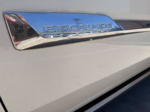 Used 2015 Cadillac Escalade Premium RWD image 10